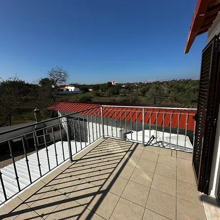 Duplex Moderno Perto Da * Armação de Pêra